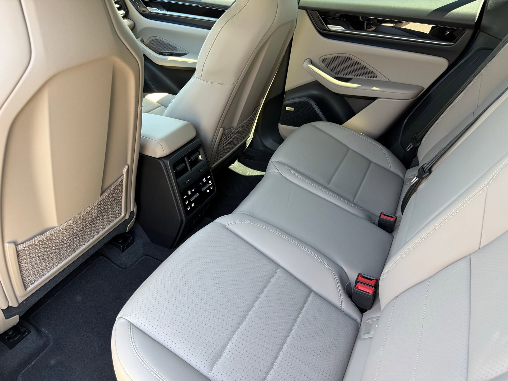 Used 2025 Porsche Macan Electric image 28