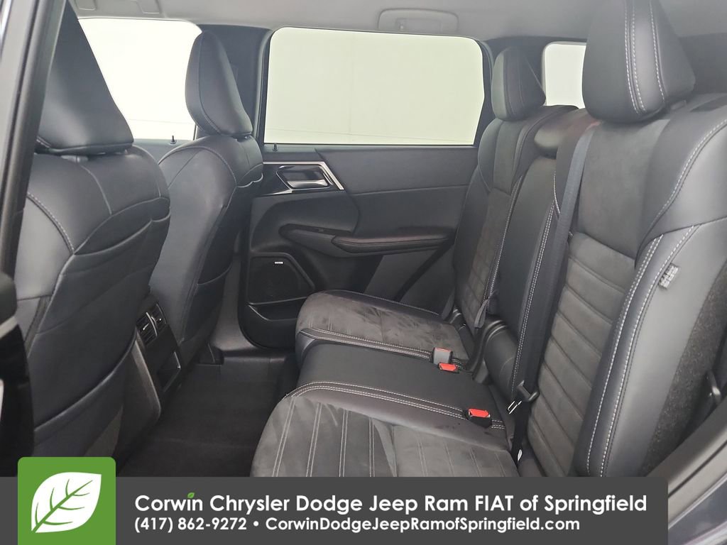 Used 2025 Mitsubishi Outlander SE image 31