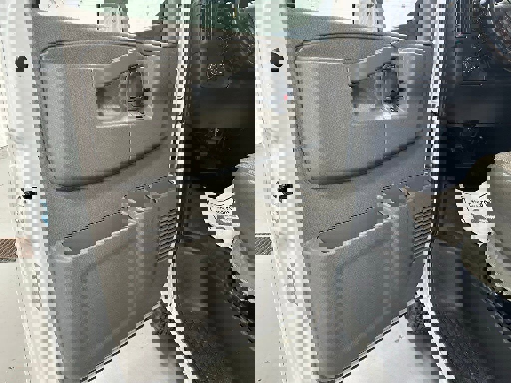 Used 2022 Chevrolet Express 3500 w/ Power Convenience Package image 8