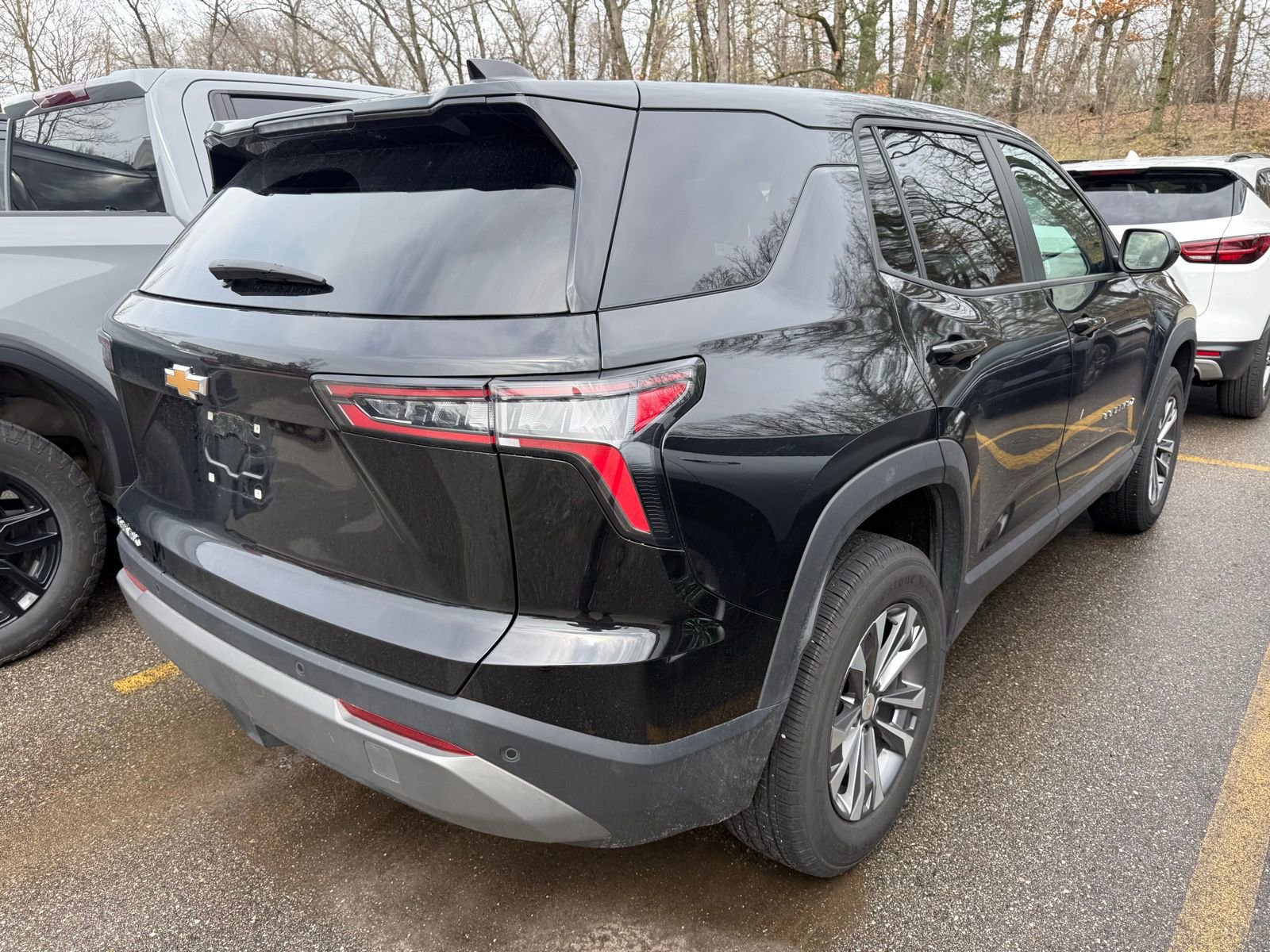 Used 2026 Chevrolet Equinox LT image 2