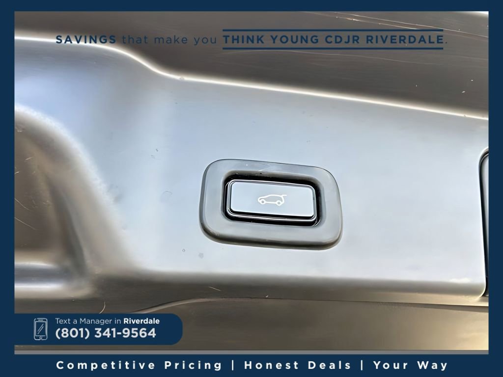 Used 2020 Land Rover Range Rover Evoque SE image 16