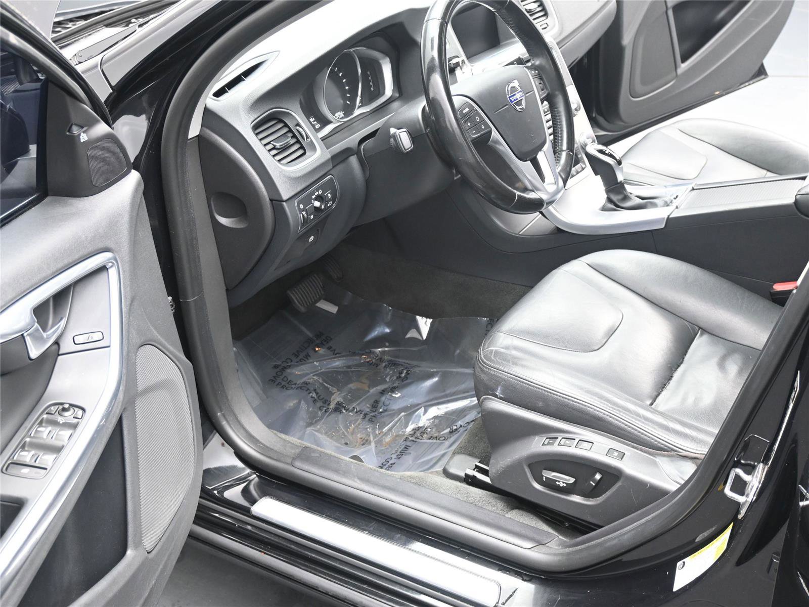 Used 2018 Volvo S60 T5 Inscription image 5