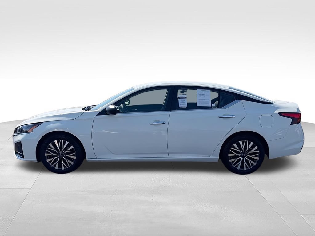 Used 2025 Nissan Altima 2.5 SV FWD image 6
