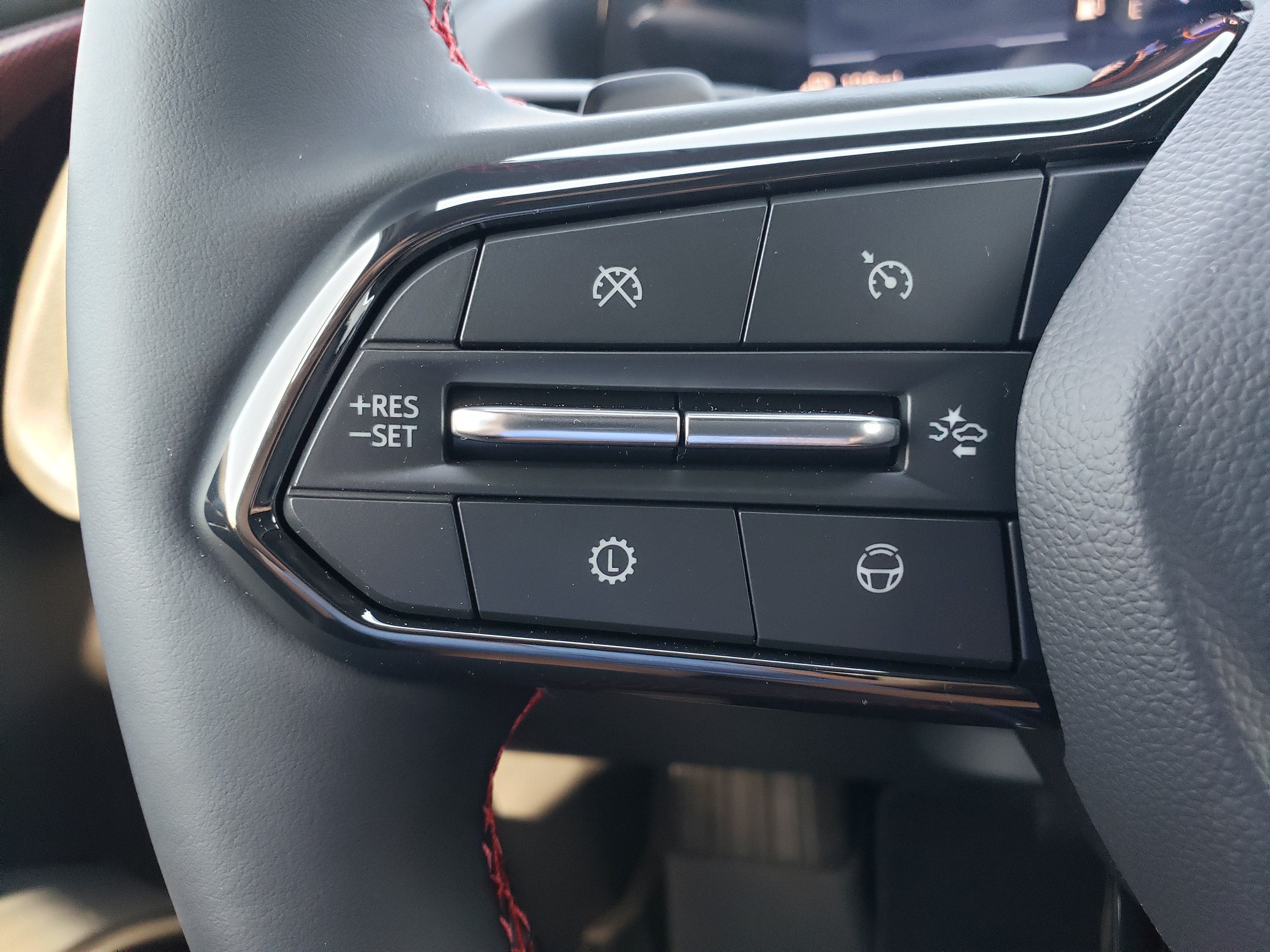 New 2027 Chevrolet Traverse RS w/ LPO, Floor Liner Package FWD image 18