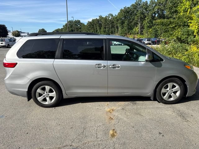 Used 2015 Toyota Sienna LE FWD image 8