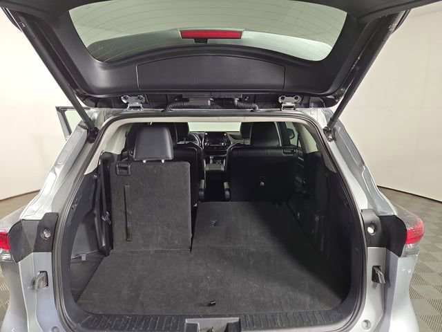 Used 2025 Toyota Highlander XLE AWD/4WD image 33