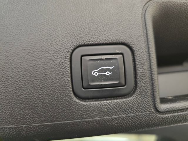 Used 2023 GMC Terrain SLE w/ Driver Convenience Package image 34