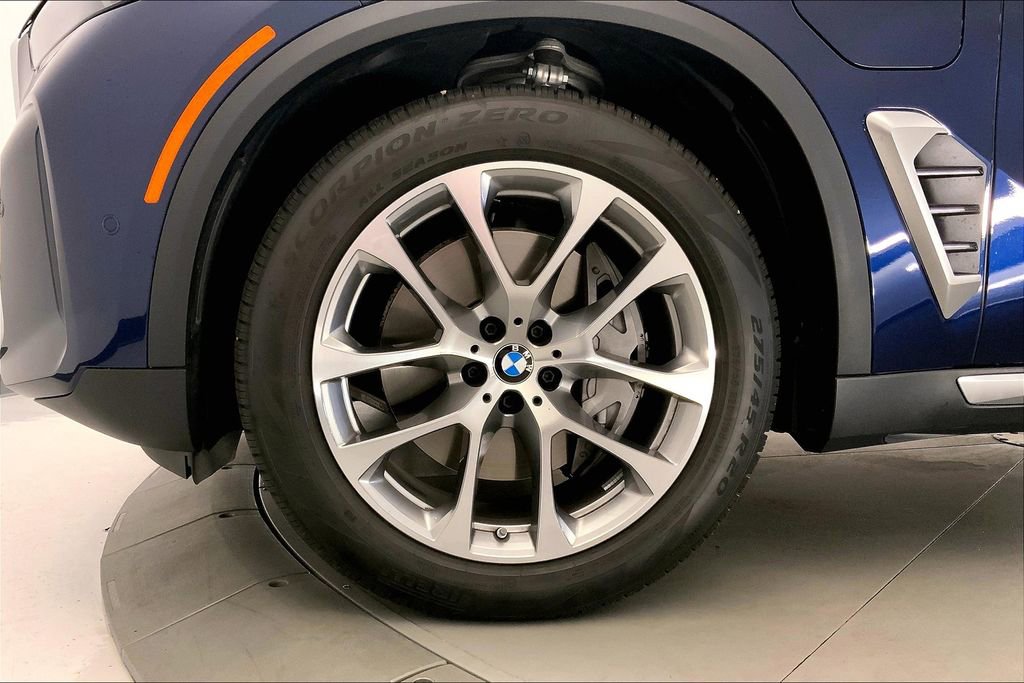 Used 2026 BMW X5 xDrive50e w/ Climate Comfort Package image 9