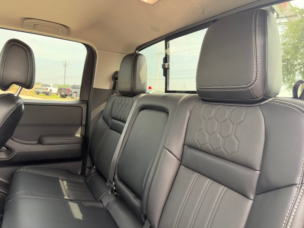 Used 2024 Nissan Frontier SL w/ Technology Package RWD image 23