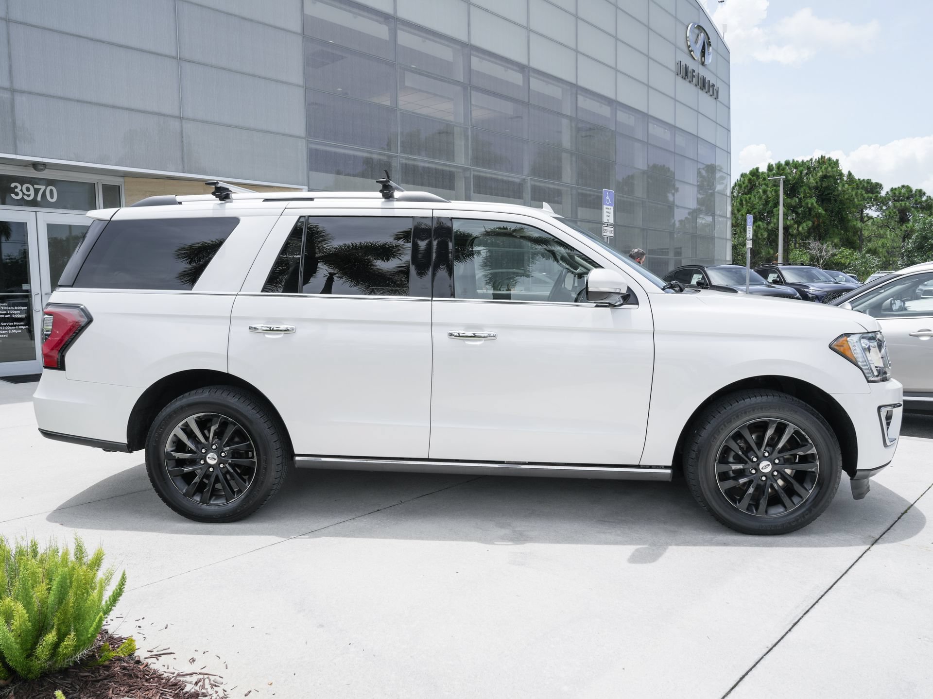 Used 2019 Ford Expedition Limited w/ Equipment Group 301A RWD image 26
