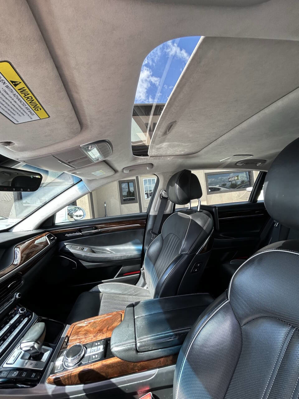 Used 2019 Genesis G90 5.0 Ultimate image 9