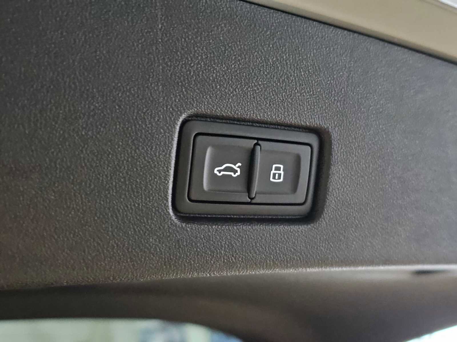 Used 2023 Audi Q4 e-tron Premium Plus image 17