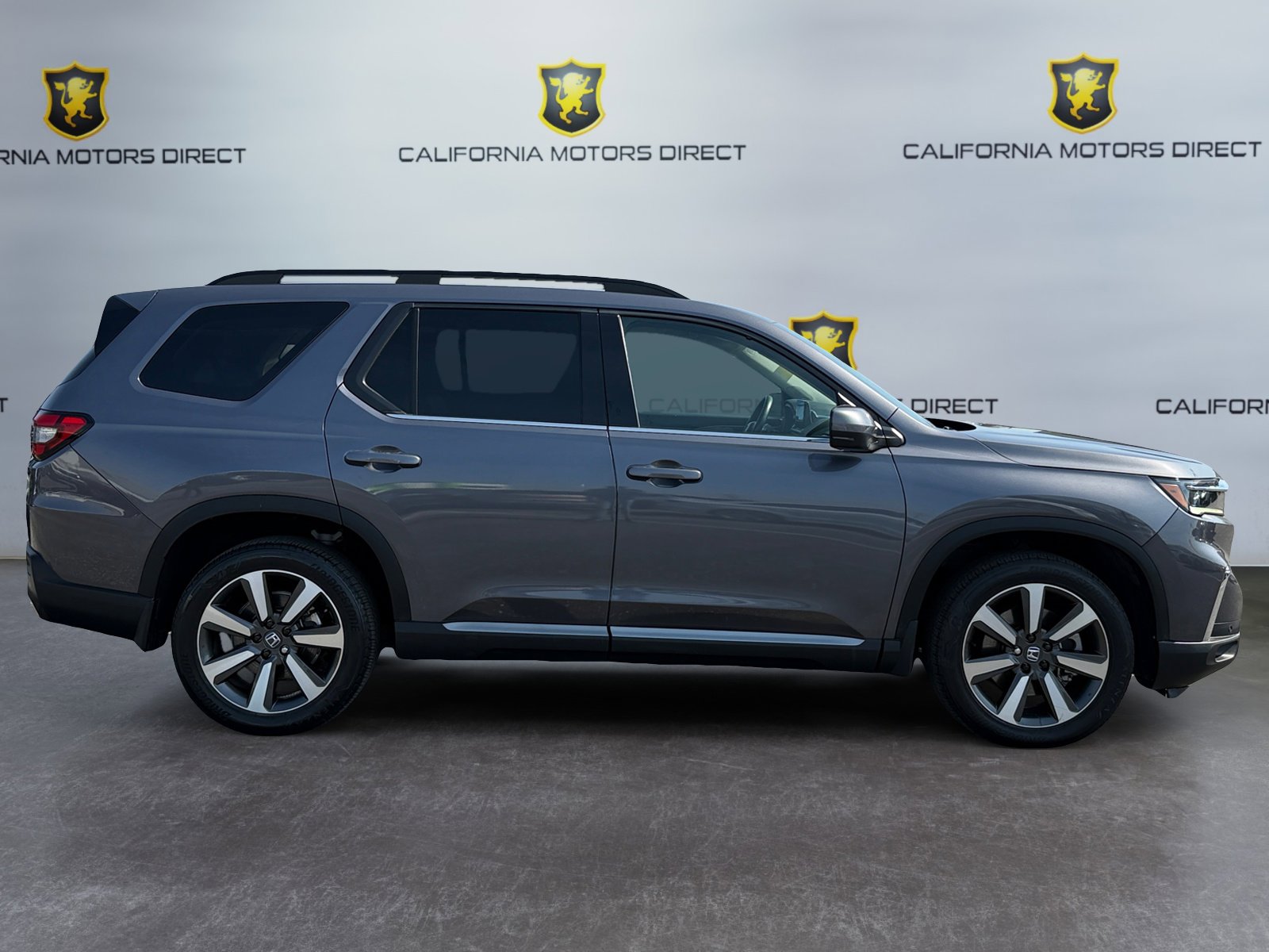 Used 2024 Honda Pilot Touring image 6