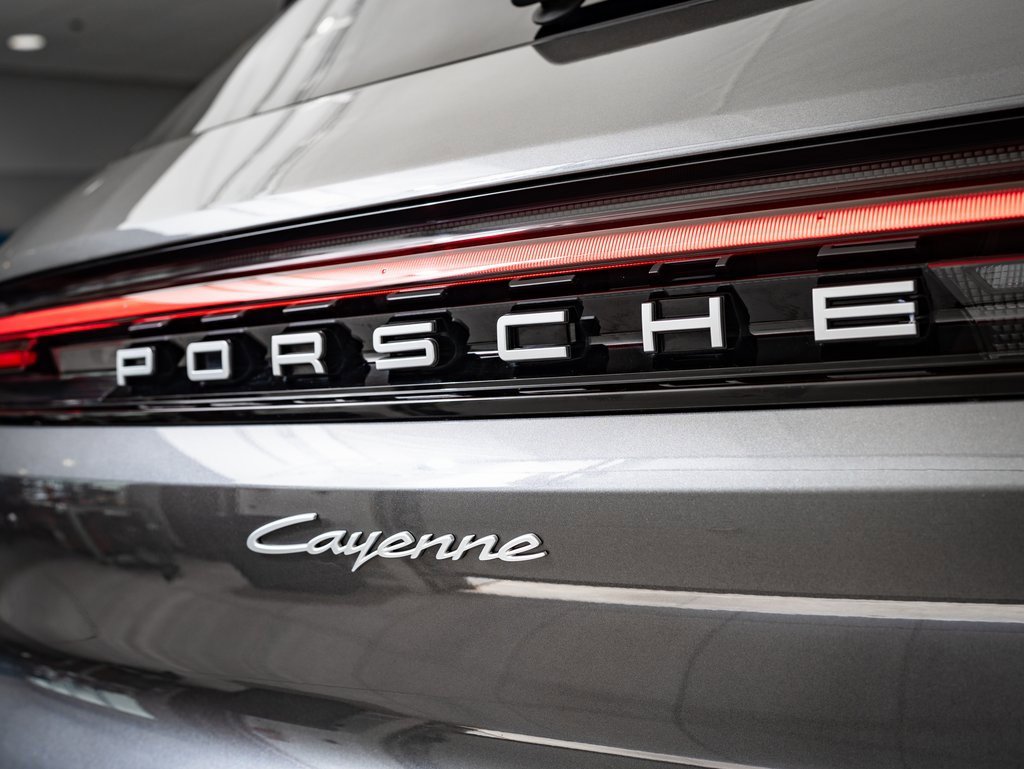 Used 2024 Porsche Cayenne image 17