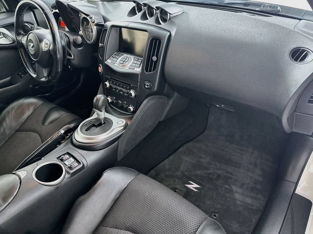 Used 2019 Nissan 370Z Touring RWD image 26