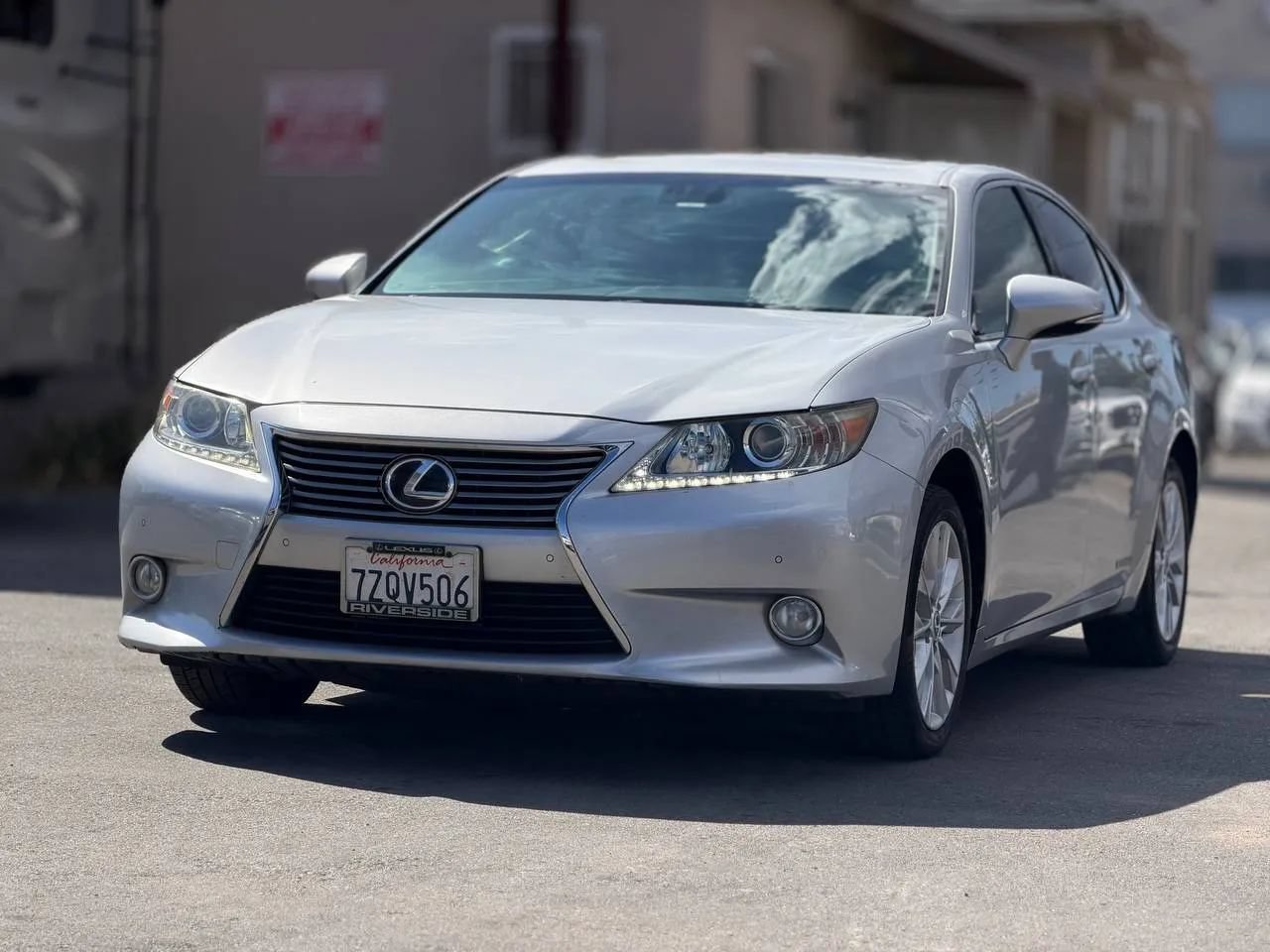 Used 2014 Lexus ES 300h w/ Premium Package w/Bamboo Trim FWD image 5