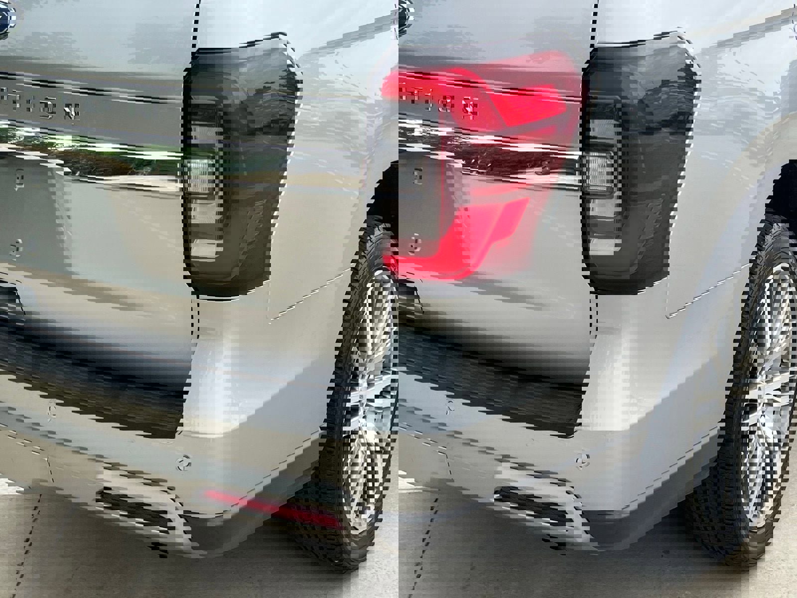 Used 2024 Ford Expedition Limited AWD/4WD image 13