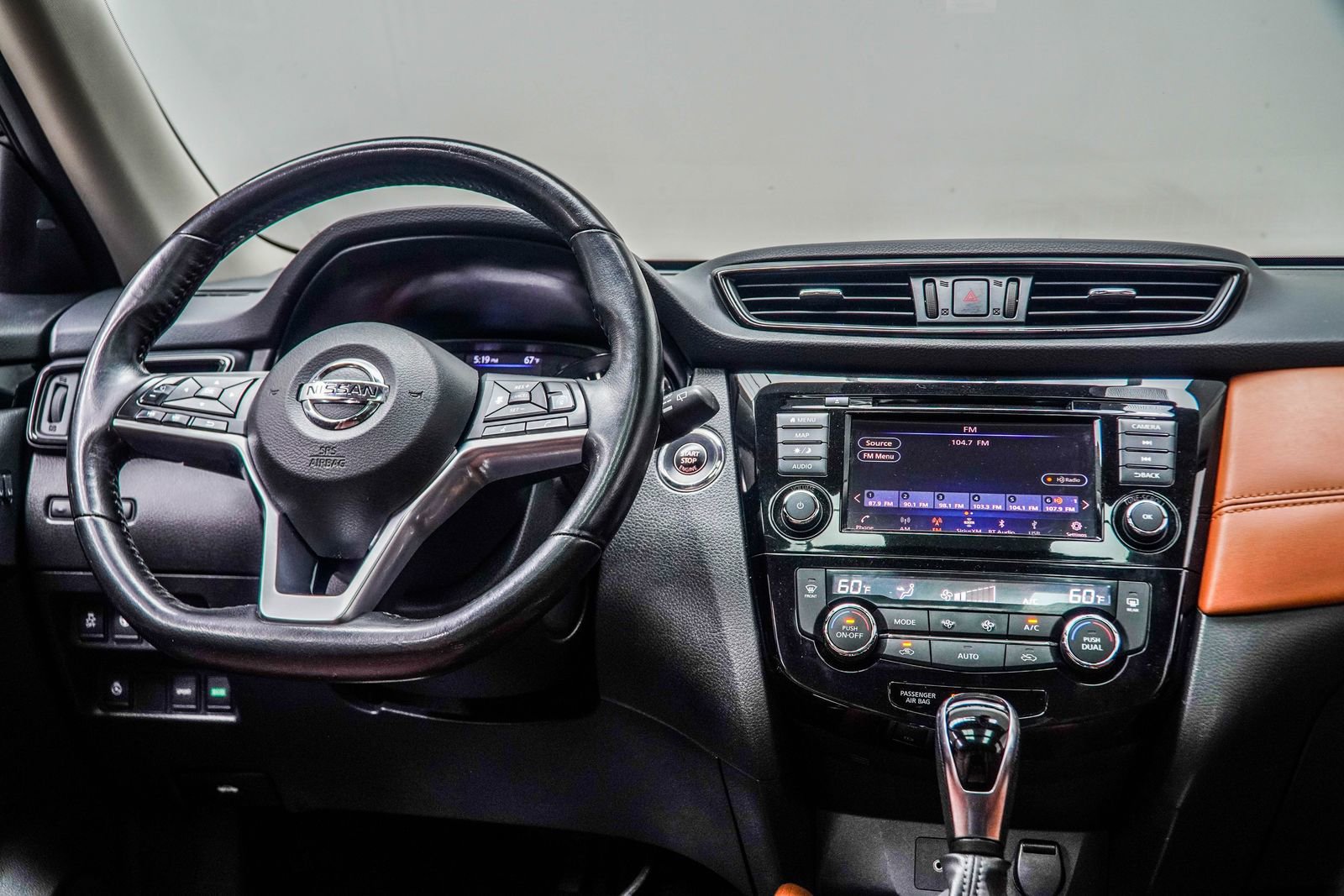Used 2018 Nissan Rogue SL w/ Premium Package FWD image 17