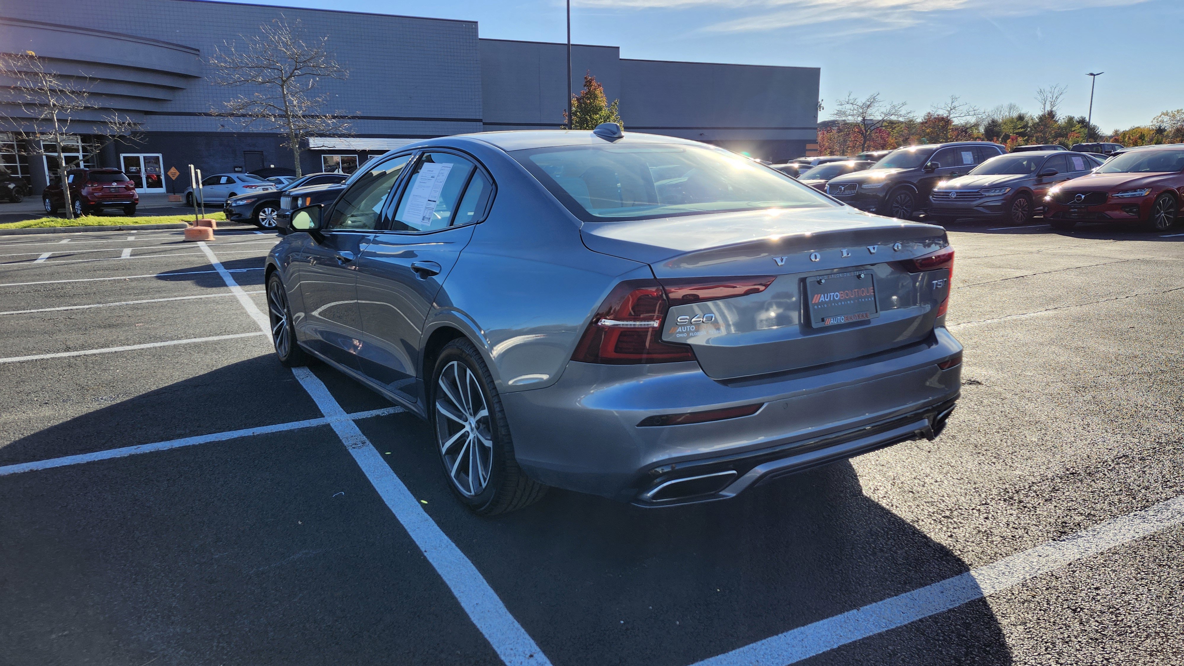 Used 2021 Volvo S60 T5 Momentum image 9