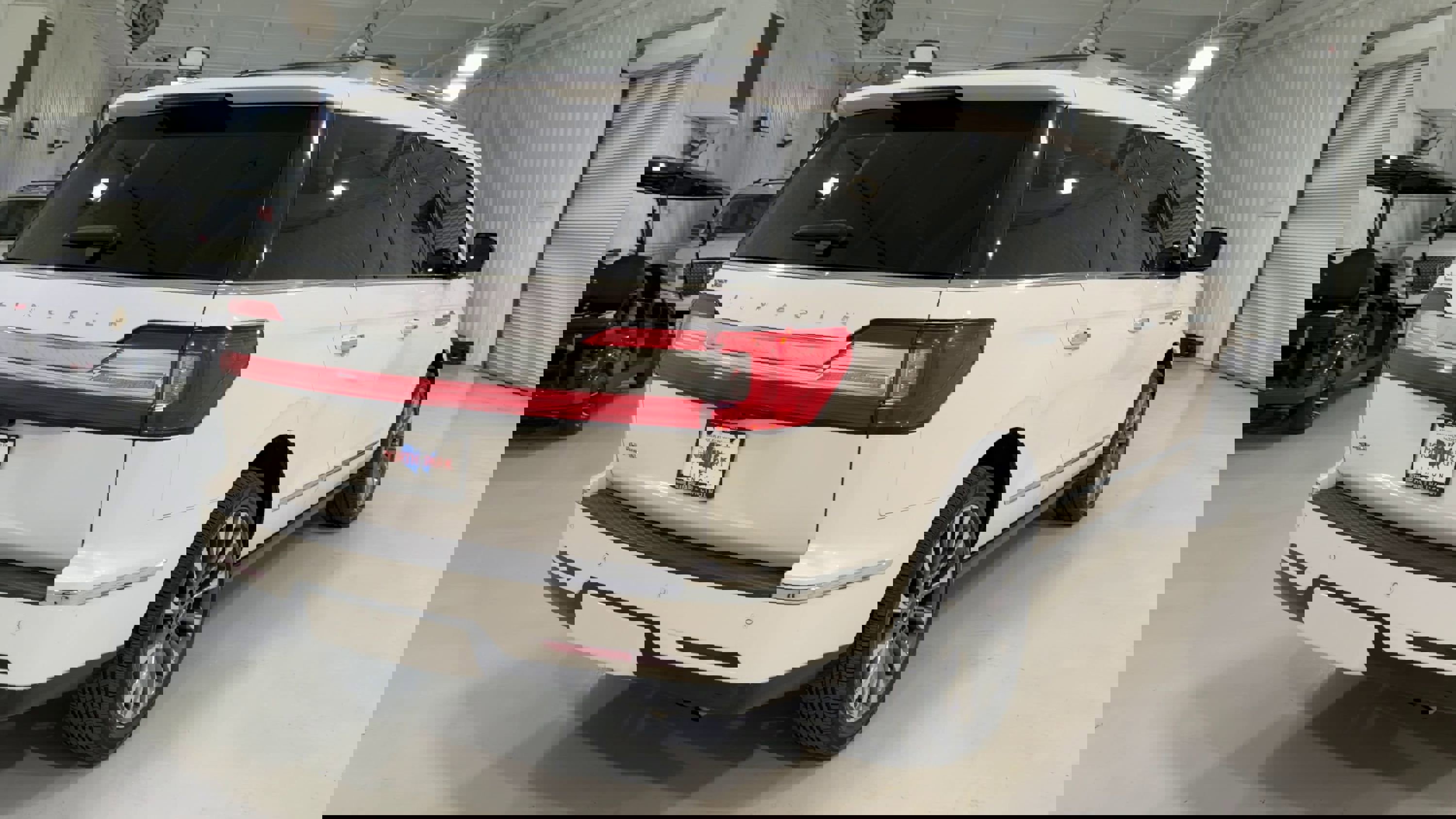 Used 2019 Lincoln Navigator Select w/ Cargo Package image 9