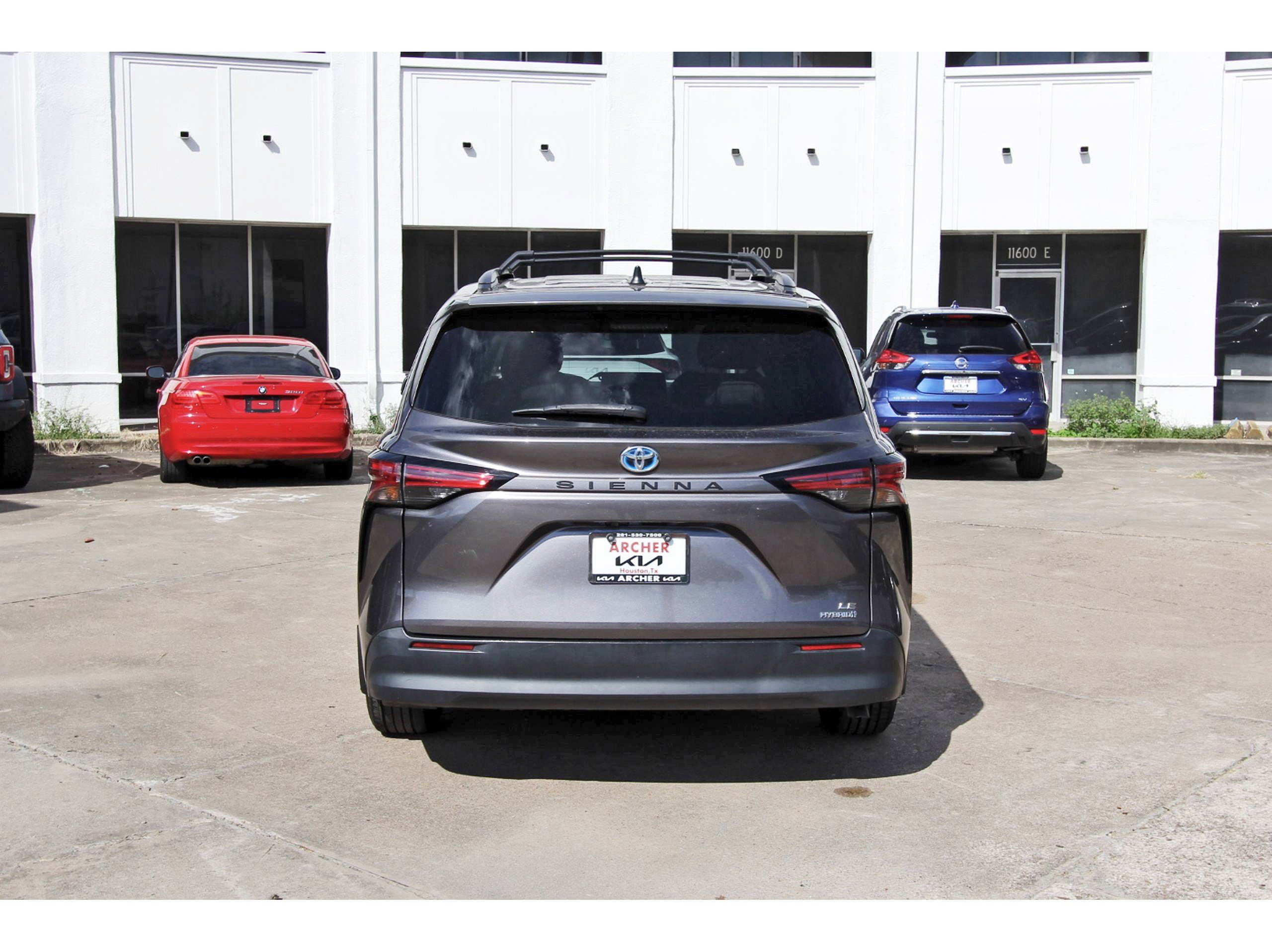 Used 2022 Toyota Sienna LE FWD image 6
