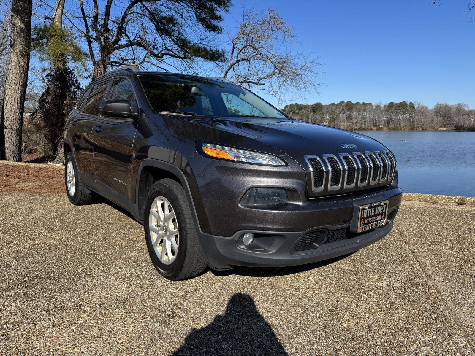 Used 2016 Jeep Cherokee Latitude w/ Cold Weather Group image 1