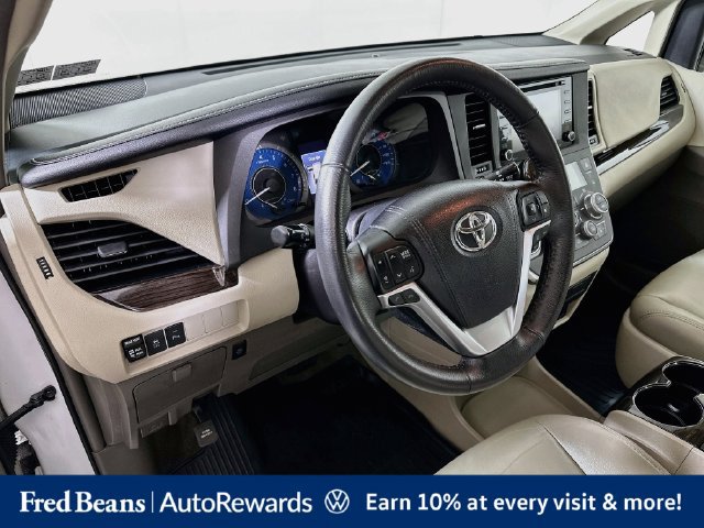 Used 2018 Toyota Sienna XLE Premium FWD image 12