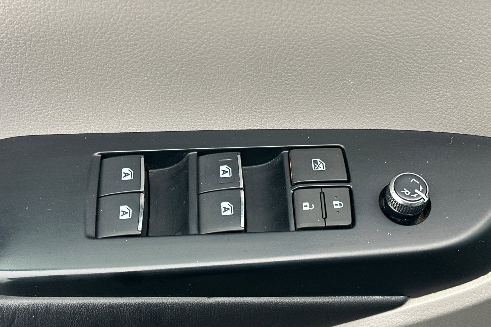 Used 2016 Toyota Highlander Limited image 11