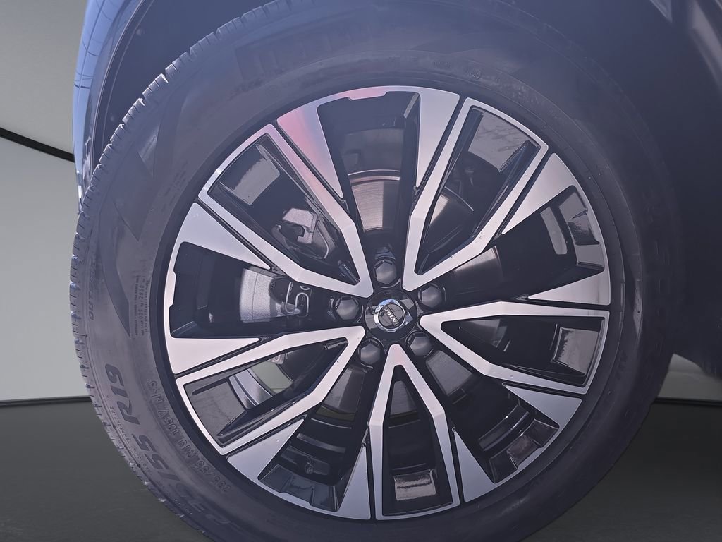 Certified 2025 Volvo XC60 B5 Core AWD/4WD image 35