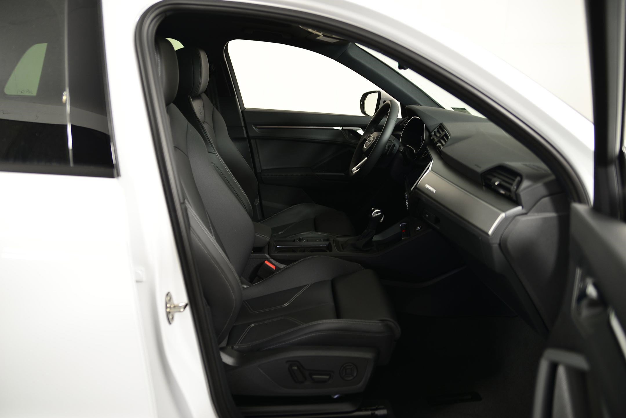 New 2025 Audi Q3 2.0T Premium image 19