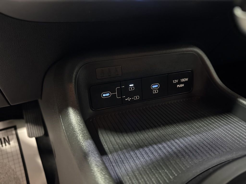 Used 2025 Hyundai Kona SEL image 21