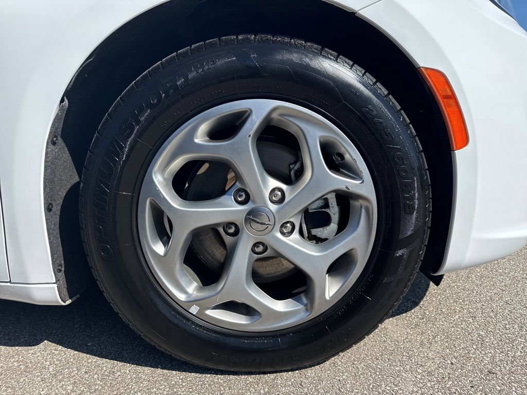 Used 2023 Chrysler Pacifica Limited image 41