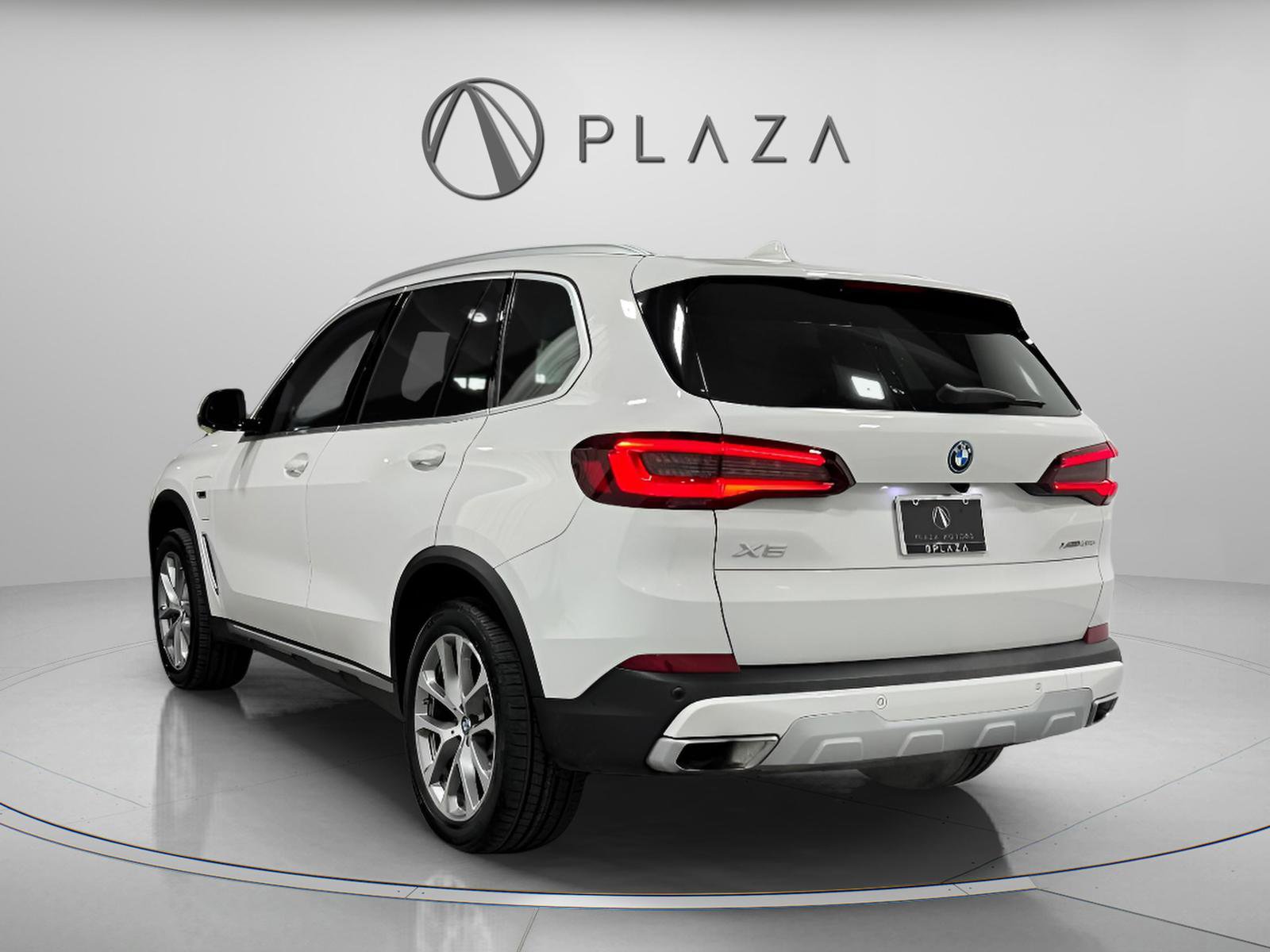 Certified 2023 BMW X5 xDrive45e w/ Climate Comfort Package image 4