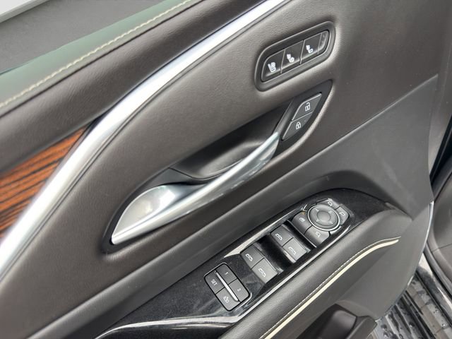 Used 2022 Cadillac Escalade Premium Luxury image 12