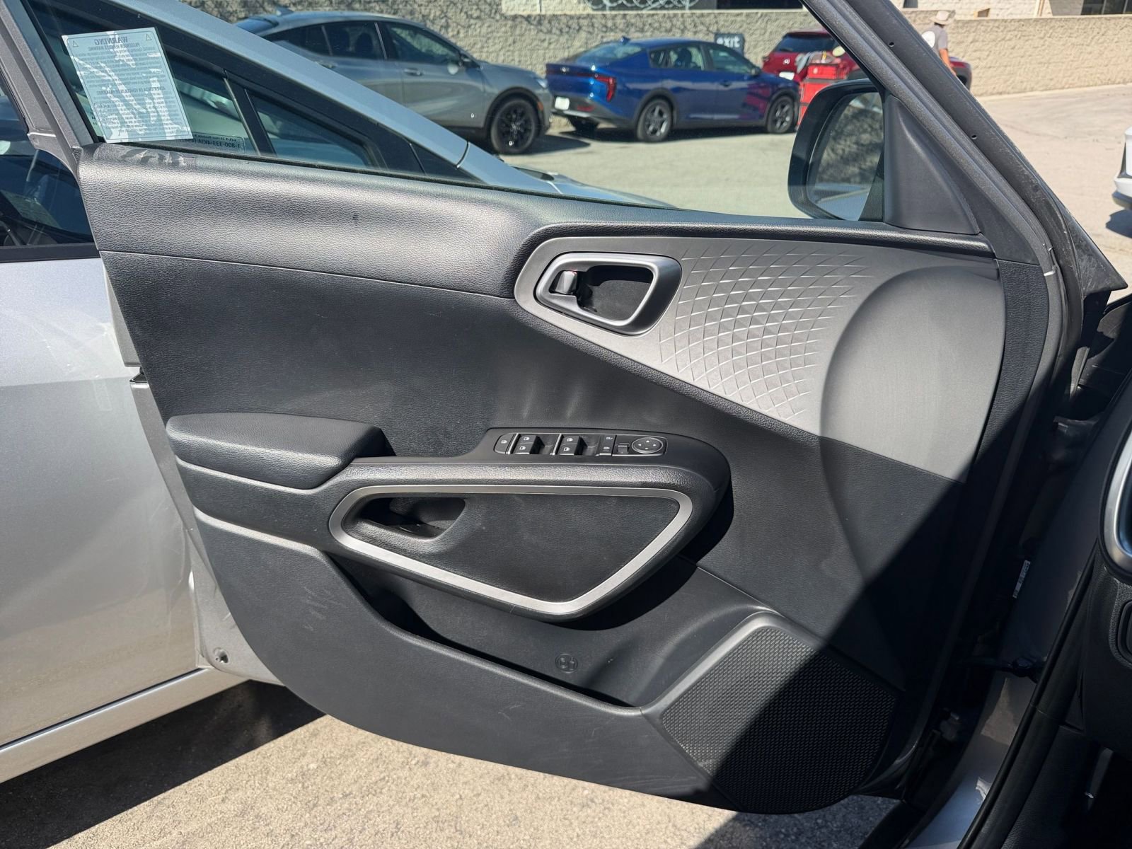 Used 2025 Kia Soul LX w/ LX Technology Package image 18