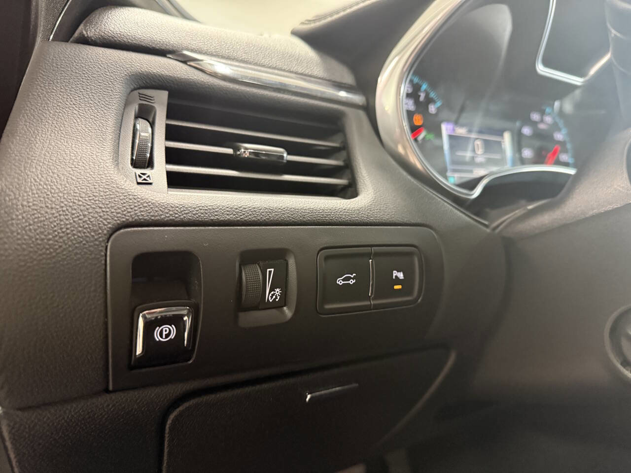 Used 2019 Chevrolet Impala Premier w/ Premier Convenience Package image 23