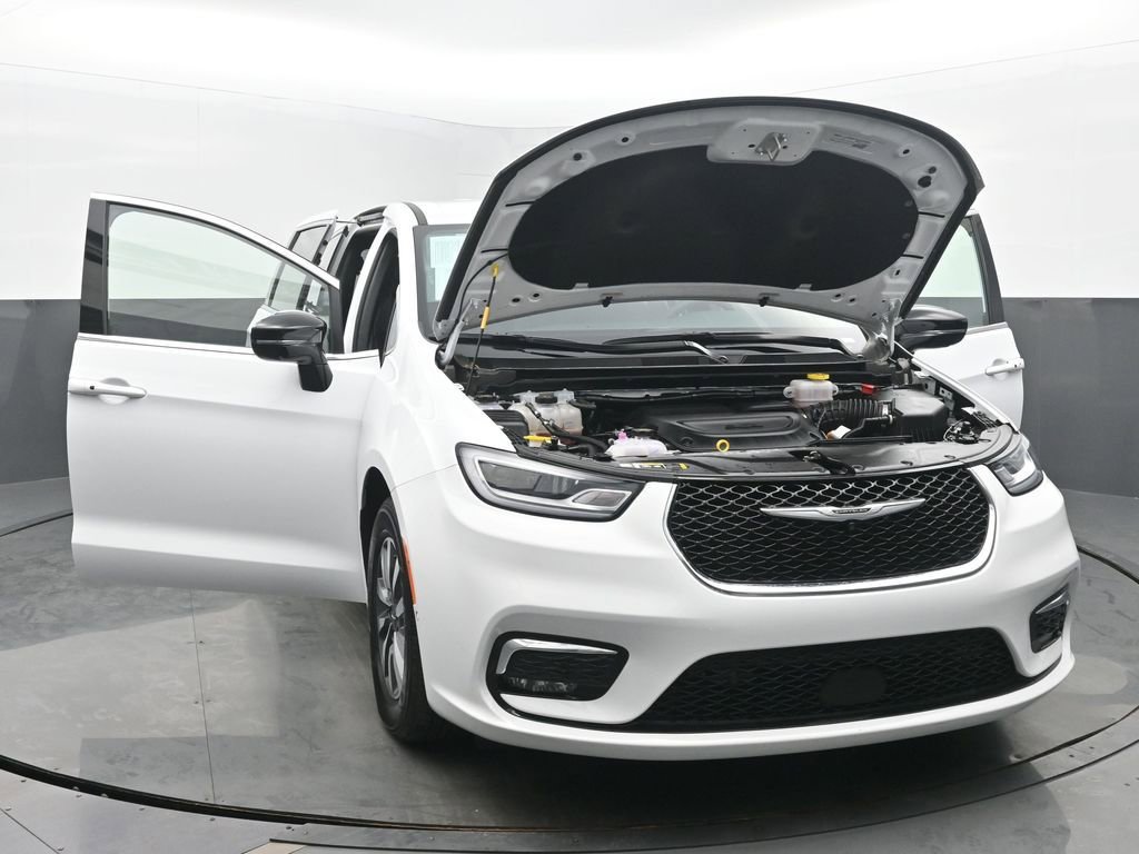 Used 2025 Chrysler Pacifica Select w/ Uconnect Theater Family Group image 54