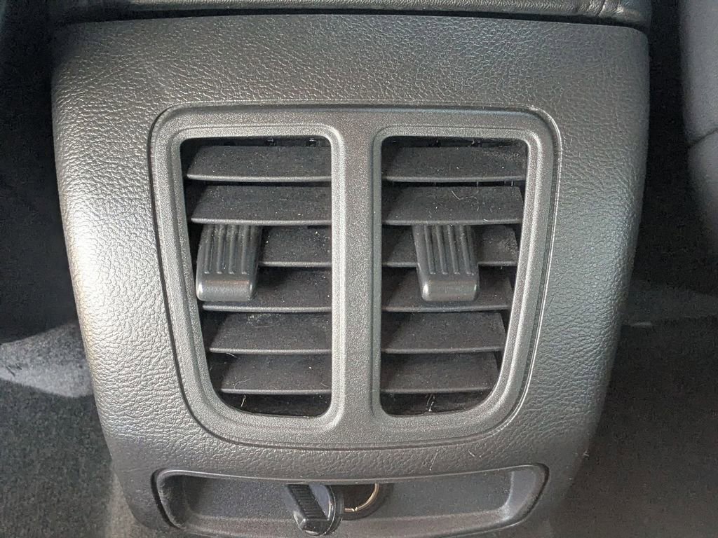 Used 2018 Ford Taurus SEL image 27