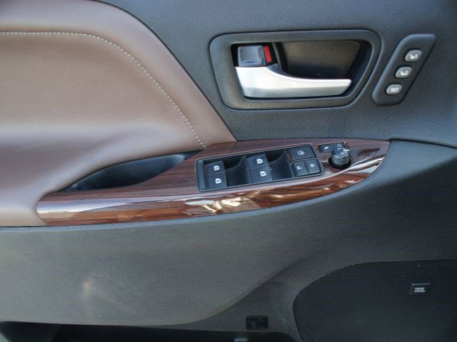 Used 2016 Toyota Sienna Limited Premium image 30