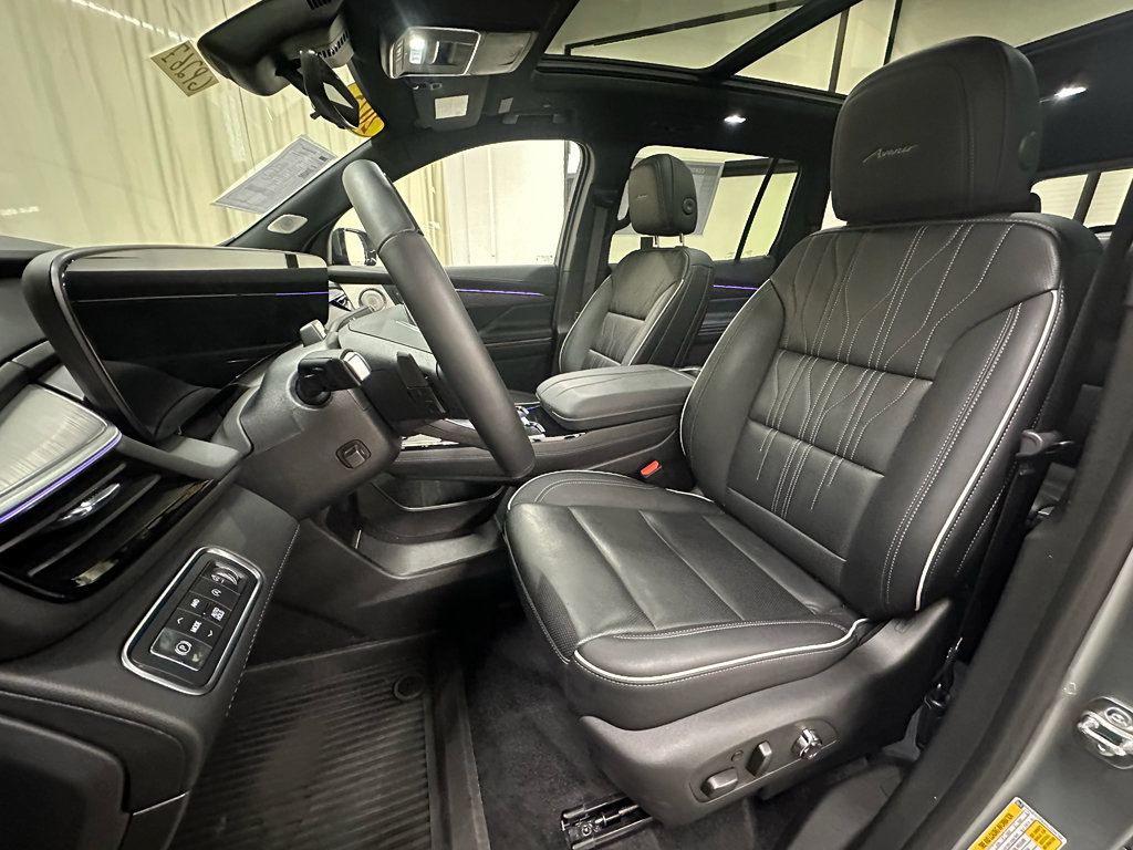 Certified 2025 Buick Enclave Avenir image 28