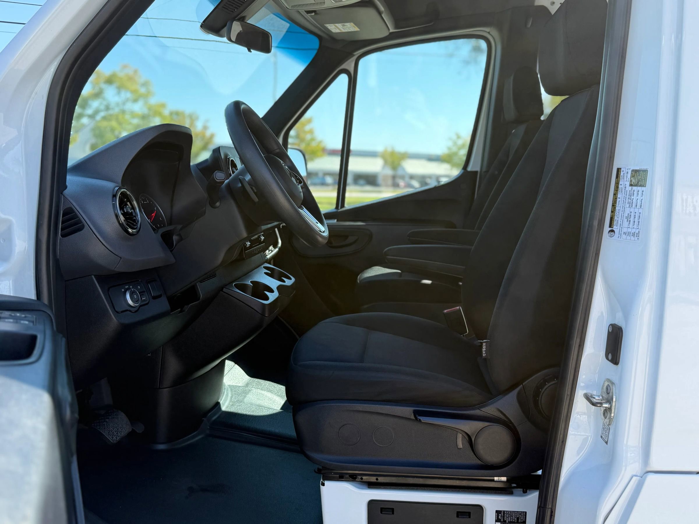 Used 2023 Mercedes-Benz Sprinter 2500 image 8