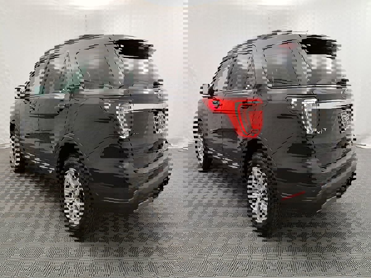 Used 2019 Ford Explorer XLT w/ Equipment Group 201A image 4