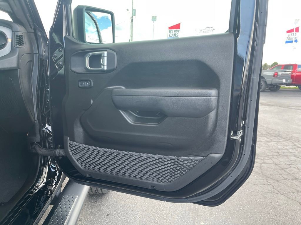 Used 2024 Jeep Wrangler Unlimited w/ Convenience Group AWD/4WD image 8