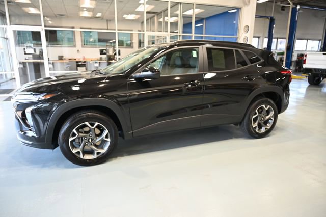 Used 2025 Chevrolet Trax LT w/ Driver Confidence Package FWD image 7