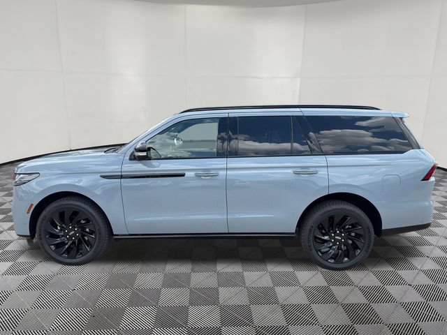 Used 2025 Lincoln Navigator Reserve w/ Jet Appearance Package AWD/4WD image 12