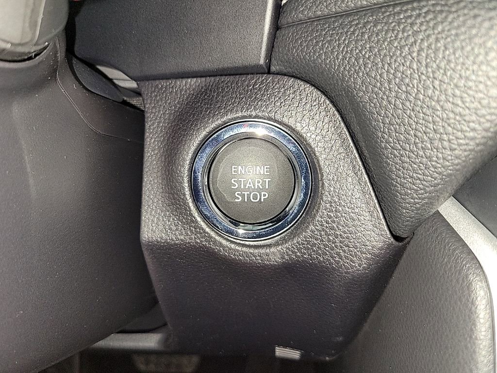 Used 2025 Toyota RAV4 Limited image 28