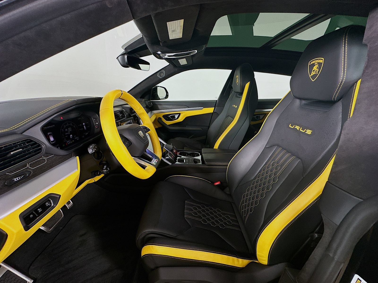 Used 2024 Lamborghini Urus S AWD/4WD image 34