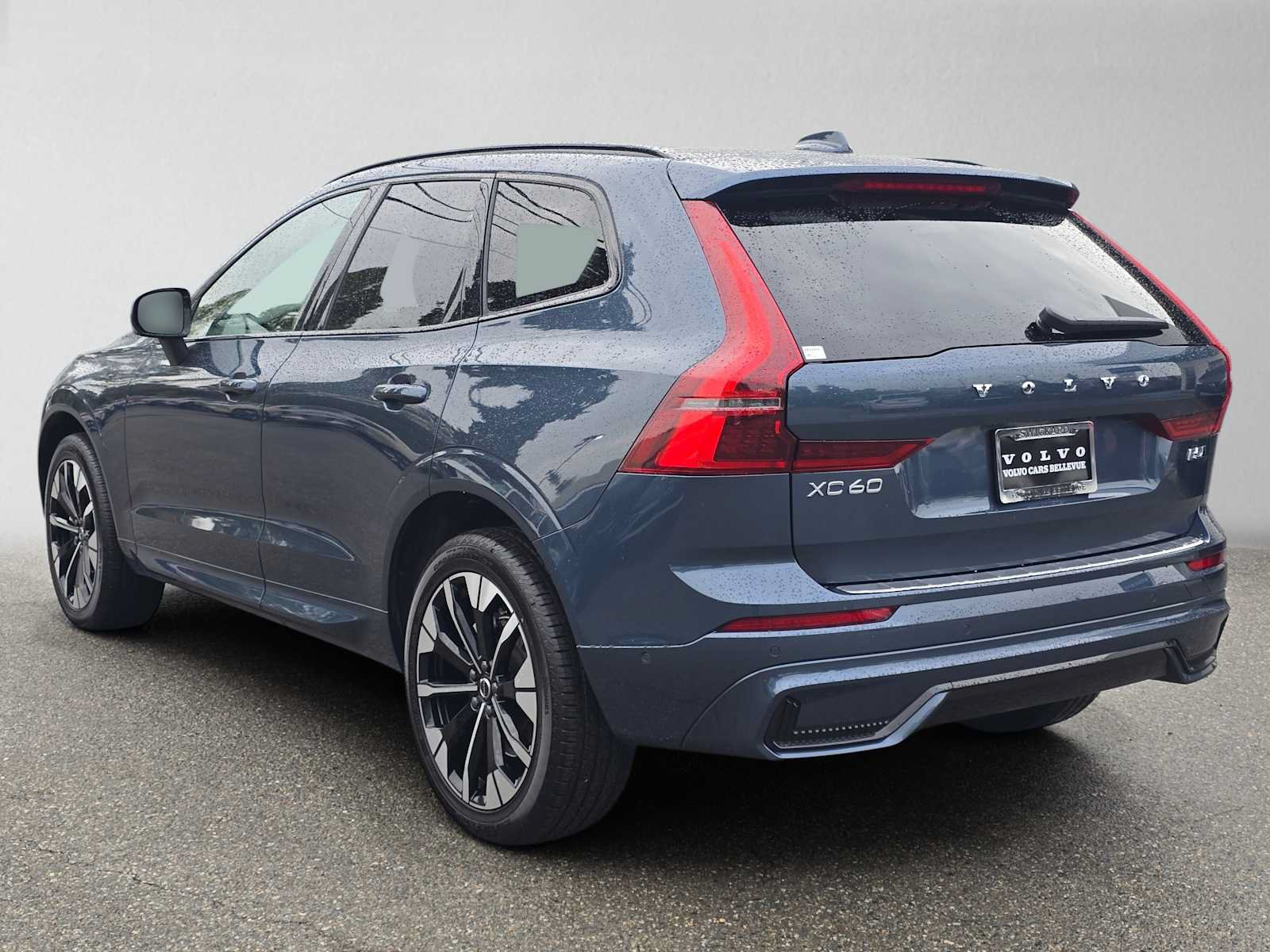 Used 2026 Volvo XC60 B5 Plus w/ Protection Package Premier AWD/4WD image 5