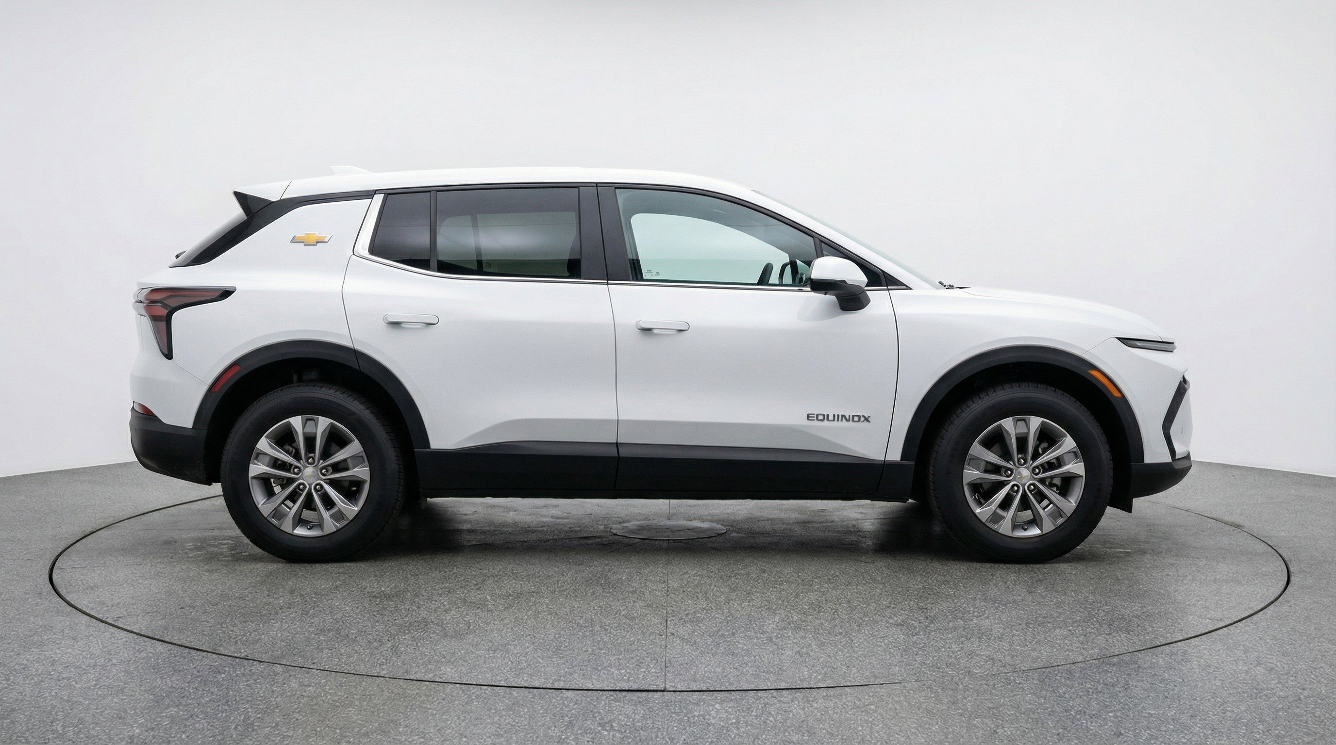 Used 2025 Chevrolet Equinox LT FWD image 11
