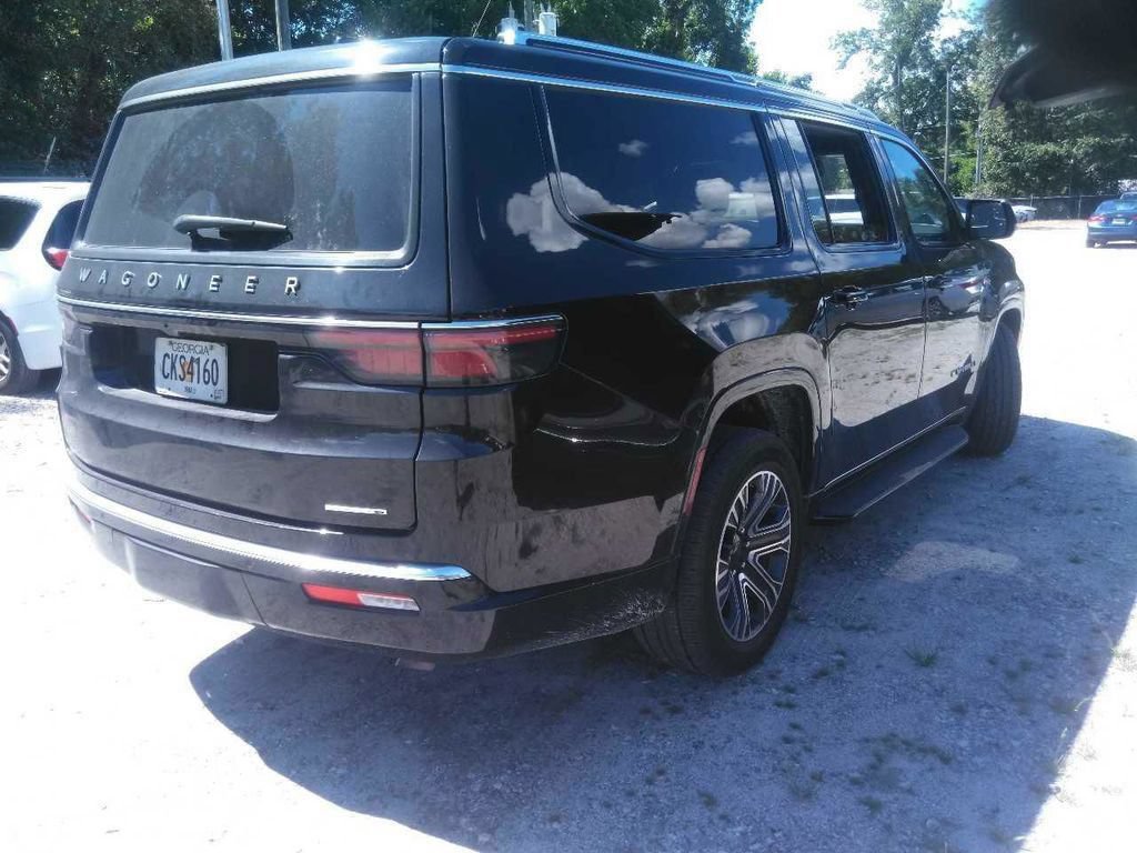 Used 2024 Jeep Wagoneer L Series II RWD image 3